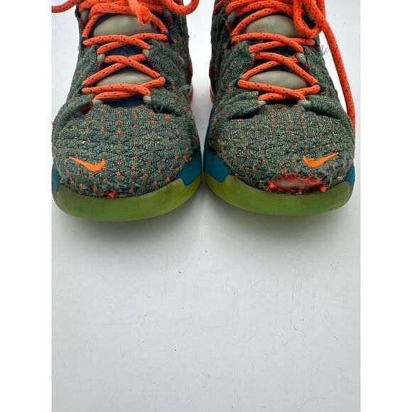 Nike LeBron XVIII 18 GS We Are Family CW2760-300 Youth Size 3.5Y - Picture 5 of 8